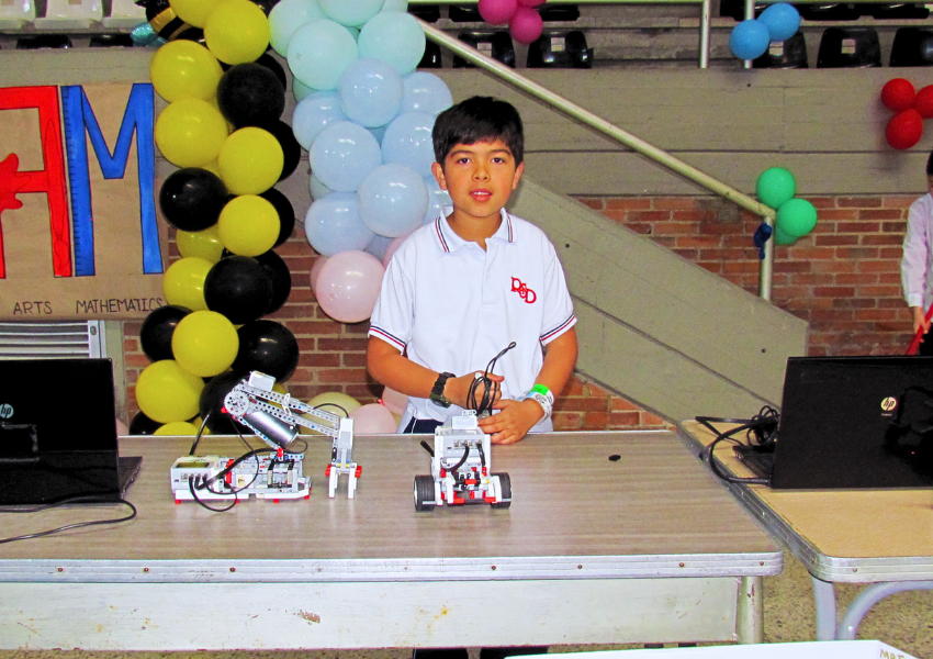 PRIMARIA salones y espacios salon de robotica